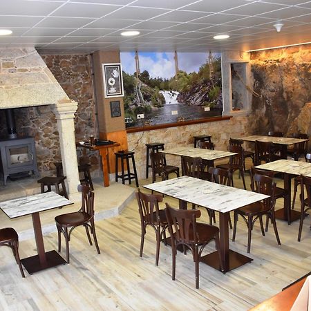 O Cabanel Albergue-Bar Villastose Bagian luar foto